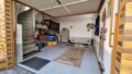 Nebengebäude mit Garage und Werkstatt
