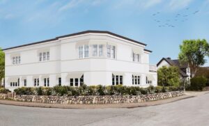 Westerland – Saniertes Mehrfamilienhaus mit insgesamt vier hochwertigen Dauer- und Ferienwohnungen