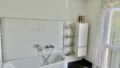 ...mit Badewanne & Dusche