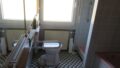 Bad mit Dusche und Wanne