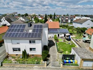 Mehrfamilienhaus mit 3 Wohnungen – Garagen und Photovoltaikanlage –