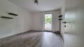 Schlafzimmer mit Zugang zu Loggia