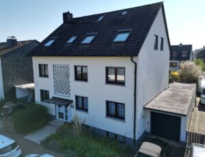 Kapitalanlage trifft Wohnkomfort – Dreifamilienhaus mit Traumgarten in Bad Vilbel-Dortelweil