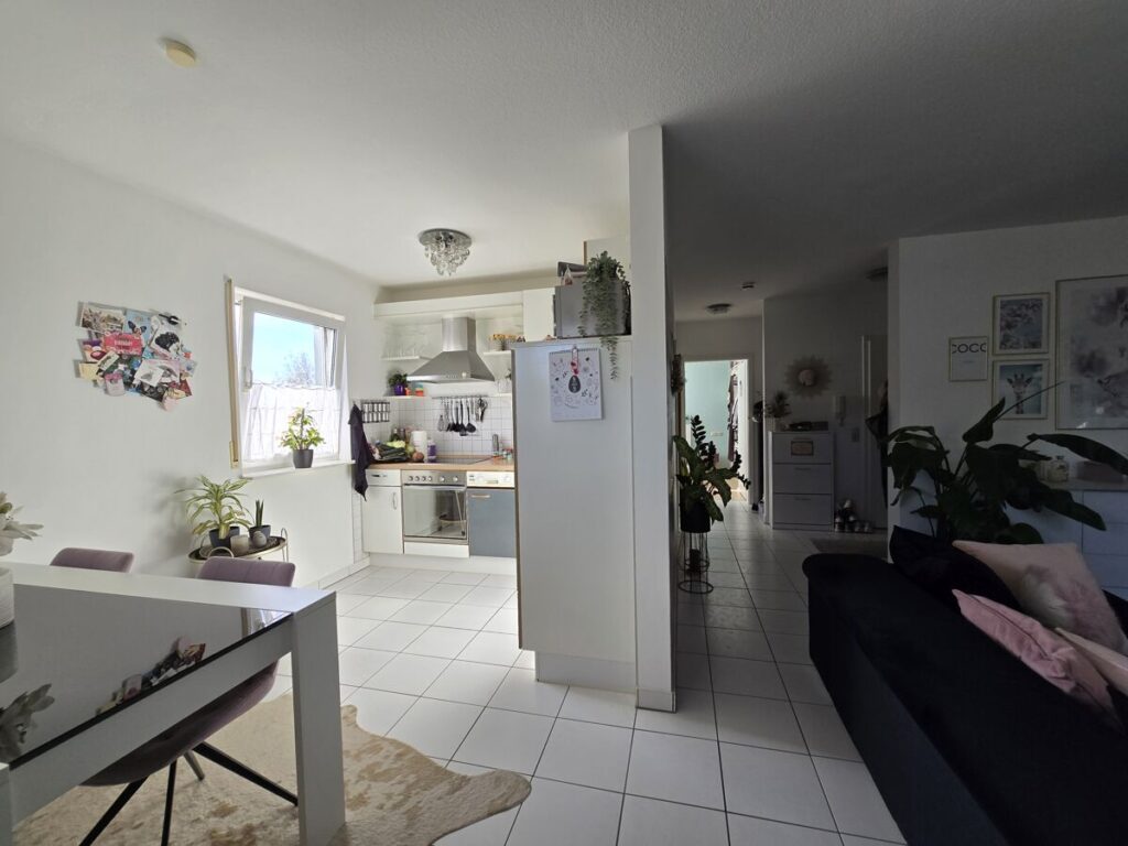 Wohn-/ Essbereich + Küche