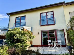 Attraktives Einfamilienhaus im Split-Level-Stil mit Sauna, Terrasse, Garten & Garage in gefragter Wohnlage