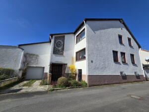 Großzügiges Einfamilienhaus mit viel Potenzial in guter Lage von Rodgau – sanierungsbedürftig