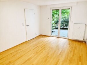 Moderne Erdgeschoss-Eigentumswohnung mit Einbauküche