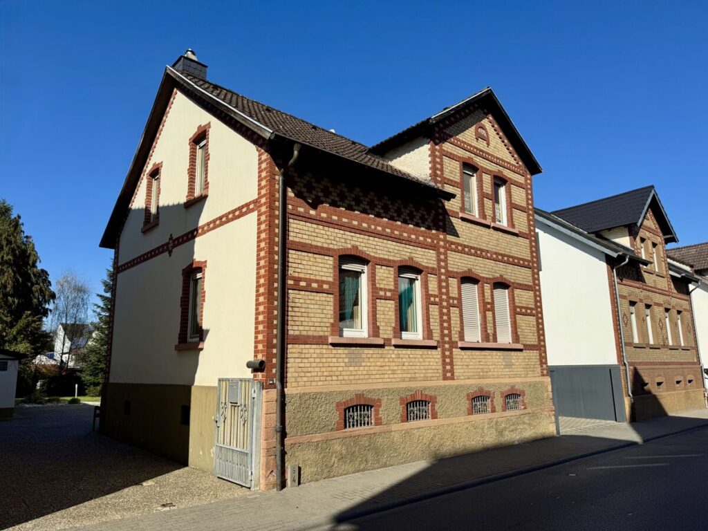 Straßenansicht