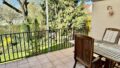 Terrasse mit Blick in den Garten