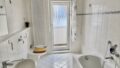 Tageslichtbad mit Balkon