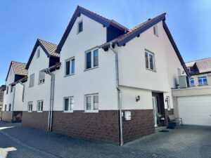 Neuwertiges Familienhaus mit Wohlfühlfaktor – Einbauküche, Wärmepumpe, Kachelofen, Klima & Terrasse