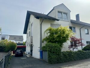 Raum für Leben: Helles Loft im Dachgeschoss mit Wohlfühlfaktor