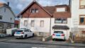Stellplätze vor dem Haus