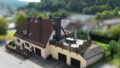 Straßenansicht mit 3 Garagen