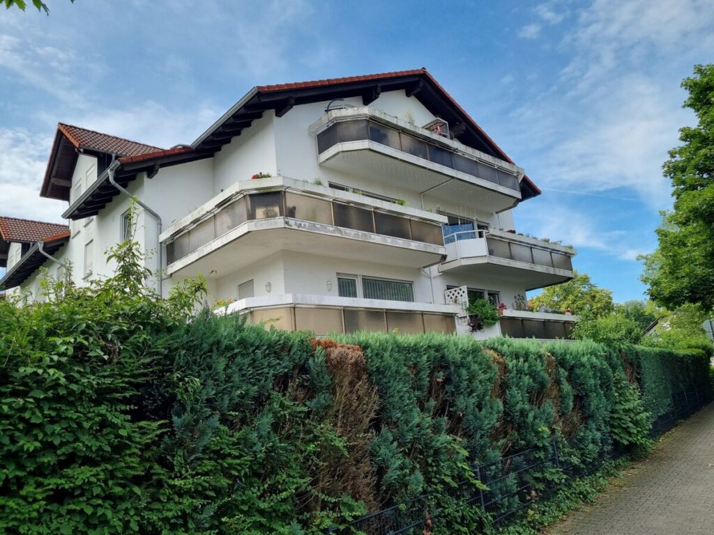 1.OG mit großem Balkon