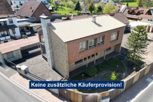 Großzügiges Einfamilienhaus mit Garagenhof und schönem Garten
