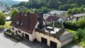 Straßenansicht mit 3 Garagen