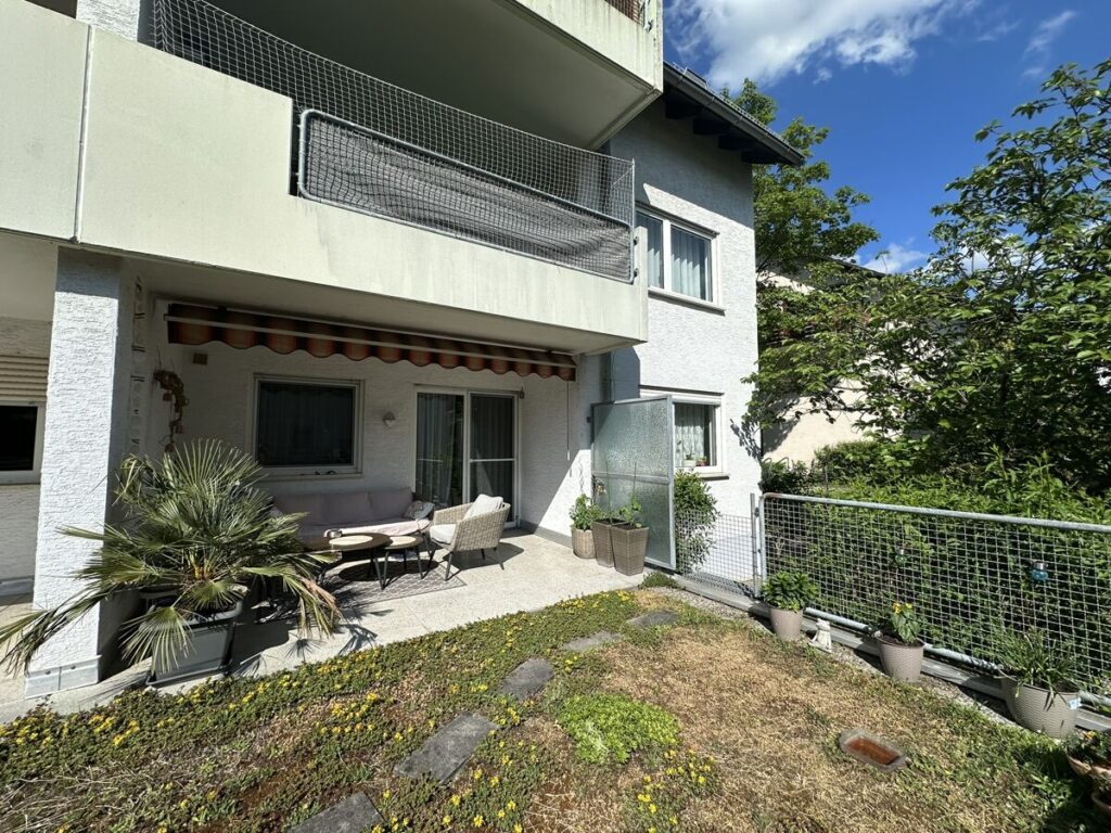 Terrasse mit Garten