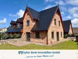 Fertiggestellte Neubaudoppelhäuser mit Ferien- und Dauerwohneinheiten