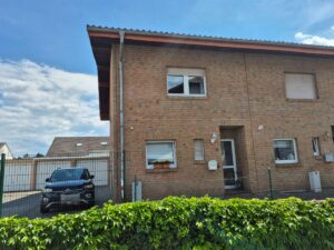 Ihr neues Zuhause: Gepflegtes Reihenendhaus mit Doppelgarage, Vollkeller und sonnigem Garten
