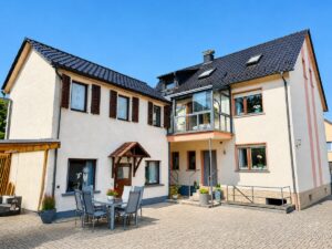 Ein Haus, viele Möglichkeiten – großzügiges Anwesen mit Nebengebäude & großem Garten