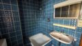 Bad mit Dusche und Wanne EG