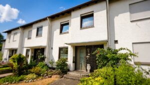 Gepflegtes Reihenmittelhaus in ruhiger Wohnlage von Raunheim – mit Terrasse, Balkon und Garten
