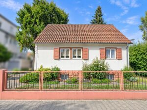 Einfamilienhaus auf Erbpachtgrundstück mit Garten in ruhiger Lage von Frankfurt-Eschersheim