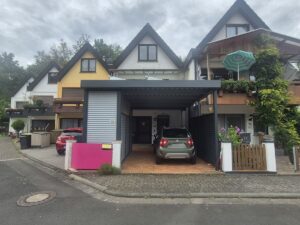 Besonderes Reihenmittelhaus mit zwei Balkonen, Wellnessbereich und Photovoltaik in ruhiger Lage