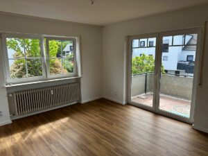 Lichtdurchflutete 3-Zimmer-Wohnung mit Balkon und Garage in gepflegtem Wohnhaus