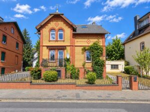 Historisches Wohnhaus auf 803 m² Grundstück in Hofheim – Erhalten, Erweitern oder Neubauen!