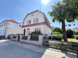 Stilvolles Einfamilienhaus mit historischem Flair und Ausbaupotenzial