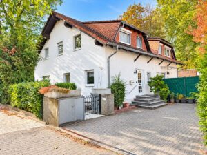 Kurpark vor der Tür, kleiner Garten zum Genießen – Doppelhaushälfte in Bad Homburger Bestlage