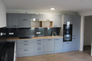 Neuwertiges Einfamilienhaus mit Aufzug, barrierefrei und zwei Tiefgaragenstellplätzen in Toplage am Quellenpark