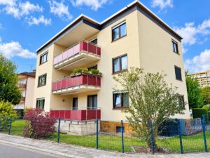 Viel Platz für die Familie 4 Zimmer, großer Balkon, Einbauküche, Tageslichtbad & Stellplatz